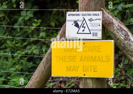 Electric Fence warning sign, animals may bite Stock Photo