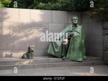 Washington, DC, USA. 3rd Sep, 2014. 20140903: A sculpture of President Franklin Roosevelt is seen at the Franklin Delano Roosevelt Memorial in Washington. The memorial traces the 12-year history of Roosevelt's presidency through a series of outdoor displays. © Chuck Myers/ZUMA Wire/Alamy Live News Stock Photo