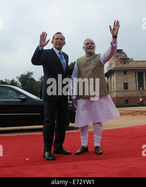 New Delhi, India. 5th Sep, 2014. Indian Prime Minister Narendra Modi (R) and the visiting Australian Prime Minister Tony Abbott gesture during a welcoming ceremony at the Presidential Palace in New Delhi, India, Sept. 5, 2014. Credit:  Partha Sarkar/Xinhua/Alamy Live News Stock Photo