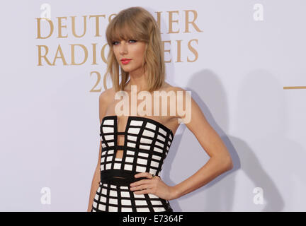Hamburg, Germany. 4th Sep, 2014. US country singer Taylor Swift attends the German Radio Award ceremony in Hamburg, Germany, 4 September 2014. Photo: Georg Wendt/dpa/Alamy Live News Stock Photo