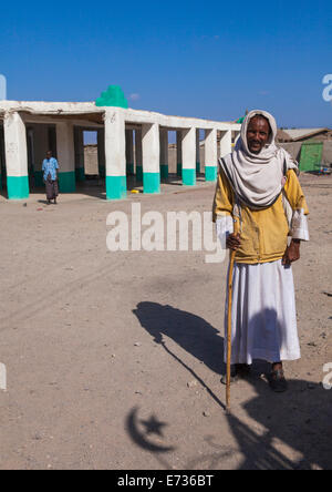 Old Man In Front Of The Big Mosque, Assaita, Afar Regional State, Ethiopia Stock Photo