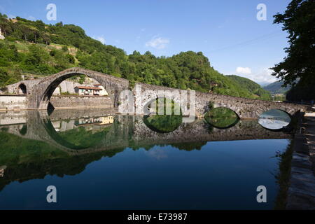 Medieval bridge of Ponte della Maddalena on the River Serchio, Borgo a Mozzano, near Lucca, Garfagnana, Tuscany, Italy, Europe Stock Photo