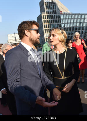 Actress Diane Kruger and her partner Joshua Jackson attend the re-opening ceremony of 'Boulevard of the Stars' at Potsdamer Platz, Berlin, Germany, 4 September 2014. There are 101 stars on the boulevard representing German film and TV celebrities. Photo: Jens Kalaene/dpa Stock Photo