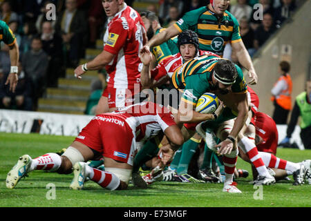 Northampton, UK. 05th Sep, 2014. Aviva Premiership Rugby. Northampton versus Gloucester. Tom WOOD of Northampton Saints breaks the tackles of Tom Savage (left) and Jacob Rowan (right) of Gloucester Rugby. Credit:  Action Plus Sports/Alamy Live News Stock Photo