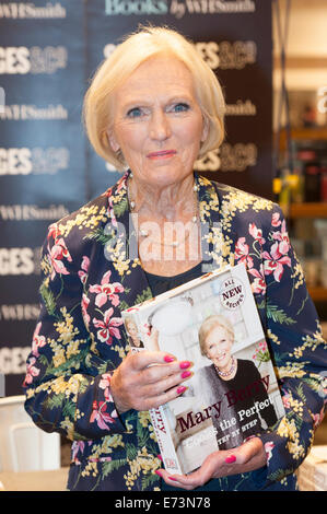 London, UK. 5th September, 2014. 5th September 2014. Selfridges, Oxford Street, London. TV cook Mary Berry signs copies of her new book “Mary Berry Cooks the Perfect” at Selfridges department store, London. Credit:  Lee Thomas/Alamy Live News
