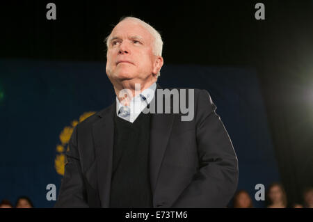 Former Republican presidential nominee Senator John McCain endorses presidential hopeful Mitt Romney in Manchester, NH. 01/04/20 Stock Photo