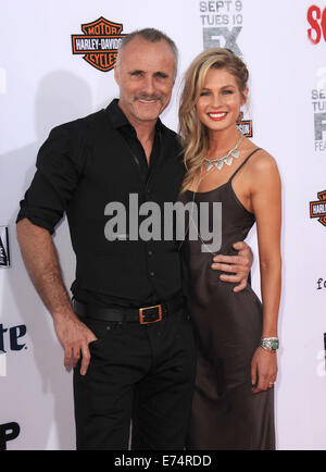 Caitlin Manley and Timothy V. Murphy (Sons of Anarchy) walk the red