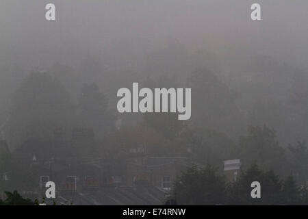 Wimbledon London,UK. 7th September 2014. Early morning mist covers the houses in Wimbledon with poor visibility Credit:  amer ghazzal/Alamy Live News Stock Photo