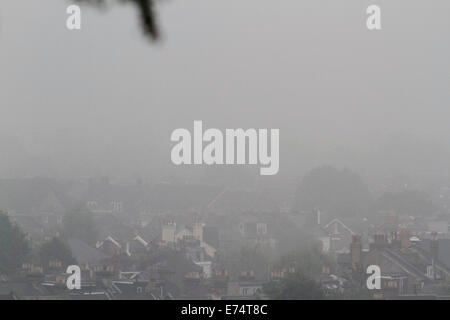 Wimbledon London,UK. 7th September 2014. Early morning mist covers the houses in Wimbledon with poor visibility Credit:  amer ghazzal/Alamy Live News Stock Photo