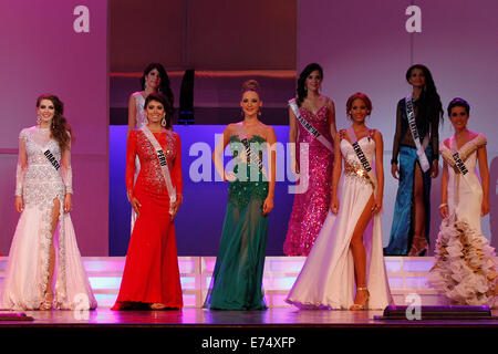 Punta Cana, Dominican Republic. 6th Sep, 2014. Candidates pose in gala dresses during the World's Miss Latin America 2014 contest, in Punta Cana City, Dominican Republic, on Sept. 6, 2014. © Roberto Guzman/Xinhua/Alamy Live News Stock Photo