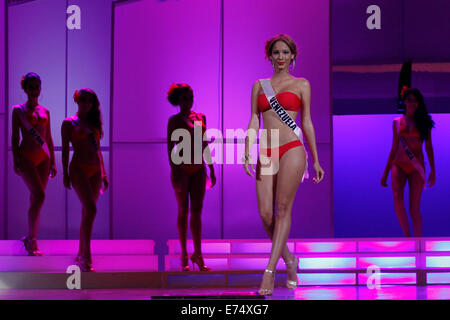 Punta Cana, Dominican Republic. 6th Sep, 2014. Venezuela's candidate Vicmary Rivero (Front) poses in bathing suit during the World's Miss Latin America 2014 contest, in Punta Cana City, Dominican Republic, on Sept. 6, 2014. © Roberto Guzman/Xinhua/Alamy Live News Stock Photo