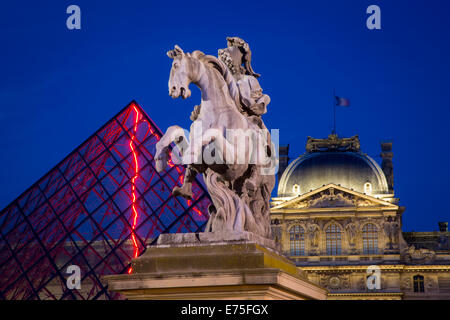 Twilight over Louis XIV Statue, the glass pyramid and Musee du Louvre, Paris, France Stock Photo