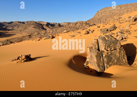 Western escarpment of Tadrart plateau, Tassili n’Ajjer National Park, Unesco World Heritage Site, Algeria, Sahara Stock Photo