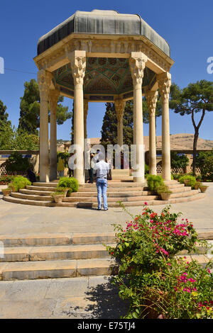 Mausoleum of the famous Persian poet Khwaja Samsu d-Din Muḥammad Hafez-e Shirazi, pen name Hafez, Shiraz, Fars, Persia, Iran Stock Photo