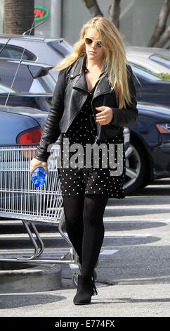 'Cougar Town' actress Busy Philipps looks fashionable after shopping for groceries at Whole Foods Market  Featuring: Busy Philipps Where: Los Angeles, California, United States When: 04 Mar 2014 Stock Photo