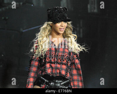 Beyonce performs live in concert at the O2 during 'The Mrs. Carter Show World Tour'. Husband and rapper, Jay Z joined her on stage for a special guest appearance  Featuring: Beyonce Where: London, United Kingdom When: 05 Mar 2014 Stock Photo