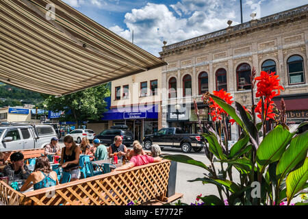 Sidewalk cafe shaded with an awning, Baker Street in Nelson, Kootenay Region, British Columbia, Canada Stock Photo