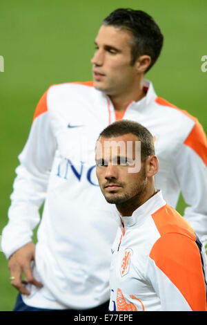 Prague, Czech Republic. 8th Sep, 2014. Wesley Sneijder, front, and Robin Van Persie of Netherlands pictured during the training before the Czech Republic vs Netherlands qualification match for football European Cup, Prague, Czech Republic, September 8, 2014. Credit:  CTK/Alamy Live News Stock Photo