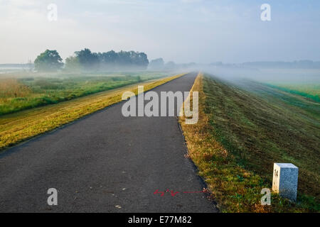 Oder-Neisse-bike trail near Eisenhüttenstadt, Brandenburg, Germany Stock Photo