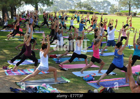 Daily free outdoor exercise and yoga classes at Lantern Bay Park in Dana Point, California Stock Photo