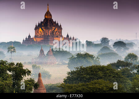 Temples in the morning mist, stupas and pagodas in the temple complex of the Plateau of Bagan, Mandalay Division Stock Photo