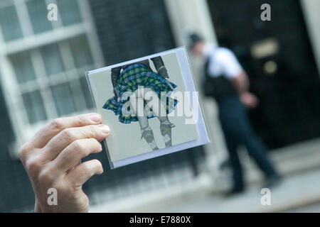 Westminster London, UK. 9th Sep, 2014. A postcard featuring a man back side in a tartan outside 10 Downing Street. Some polls put the Yes campaign ahead ith 9 days to go until the Scottish Independence referendum on September 18th Credit:  amer ghazzal/Alamy Live News