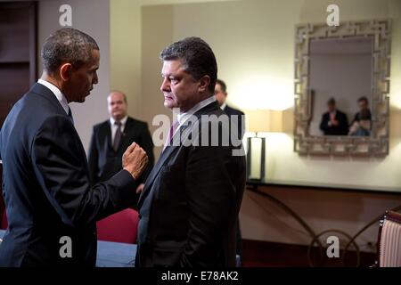 US President Barack Obama talks with President-elect Petro Poroshenko of Ukraine after statements to the press following their meeting at the Warsaw Marriott Hotel June 4, 2014 in Warsaw, Poland. Stock Photo