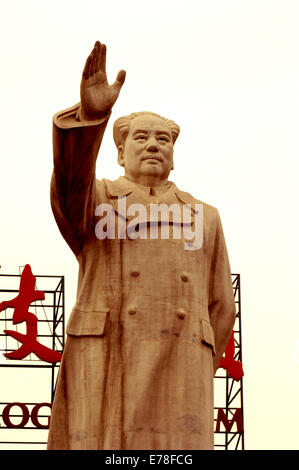 Tianfu Square in the centre of Chengdu City dominated by a statue of Mao Zedung Stock Photo