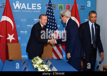 Secretary Kerry Shakes Hands With Turkish President Erdogan Before Meeting With President Obama U.S. Secretary of State John Ker Stock Photo