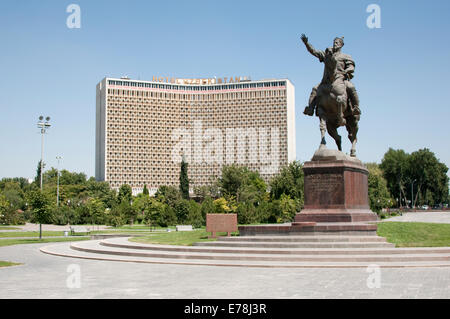 Statue of Amir Temur with Hotel Uzbekistan Stock Photo