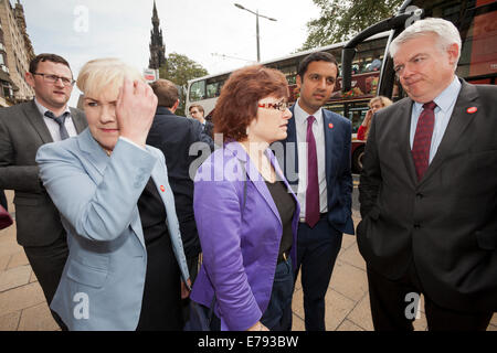 Edinburgh, Scotland, UK. 9th September, 2014. Welsh First Minister campaigning in Scotland. Carwyn Jones (right) met with Scottish Labour Leader Johann Lamont (left),  Deputy Leader Anas Sarwar (2nd right) and Sarah Boyack, MSP in Princes Street. Edinburgh, Scotland. 9th September 2014 Credit:  GARY DOAK/Alamy Live News Stock Photo