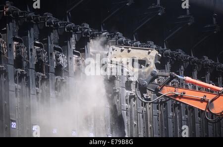 Anshan, China's Liaoning Province. 10th Sep, 2014. An engineering vehicle dismantles a pollutive coke furnace at Anshan Iron & Steel Group in Anshan, northeast China's Liaoning Province, Sept. 10, 2014. Anshan Iron & Steel Group, China's second-largest steel maker, tore down six fuel-inefficient coke furnaces on Wednesday in response to the 'blue sky project', an emission-reduction campaign in Liaoning Province aimed at improving air quality. © Yang Qing/Xinhua/Alamy Live News Stock Photo