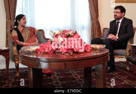 Kabul, Afghanistan. 10th Sep, 2014. India Foreign Minister Sushma Swaraj (L) speaks with Afghan Foreign Minister Zarar Ahmad Usmani during their meeting at the foreign ministry in Kabul, Afghanistan, on Sept. 10, 2014. Credit:  Rahmin/Xinhua/Alamy Live News Stock Photo