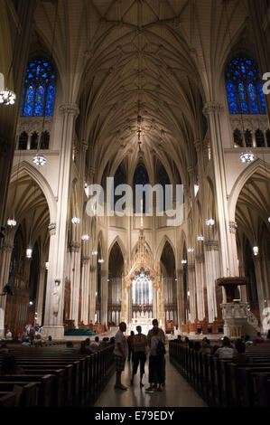One of the altars of St. Patrick's Cathedral. Fifth Avenue between 50th and 51st Streets. Telephone 212-753-2261 (Mon-Fri 6:30 t Stock Photo