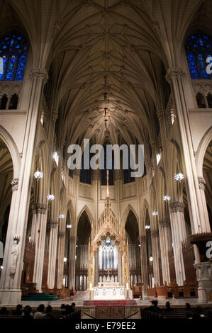 One of the altars of St. Patrick's Cathedral. Fifth Avenue between 50th and 51st Streets. Telephone 212-753-2261 (Mon-Fri 6:30 t Stock Photo