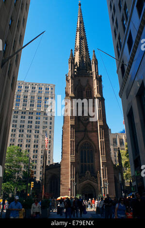 St. Patrick's Cathedral. Fifth Avenue between 50th and 51st Streets. Telephone 212-753-2261 (Mon-Fri 6:30 to 8:45). It is the la Stock Photo