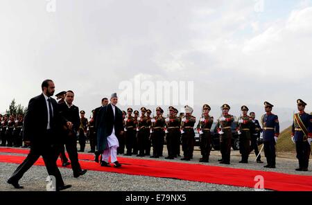 Kabul, Afghanistan. 10th Sep, 2014. Afghan President Hamid Karzai reviews the honor guard at a flag raising ceremony in Kabul, Afghanistan on Sept. 10, 2014. Karzai and Indian External Affairs Minister Sushma Swaraj on Wednesday hoisted an India-made Afghanistan national flag with 87 meter length and 30 meters width during the ceremony. Credit:  Ahmad Massoud/Xinhua/Alamy Live News Stock Photo