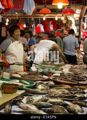 Wet Market Flipping Fish in Hong Kong Asia Asian shopping tourists Stock Photo