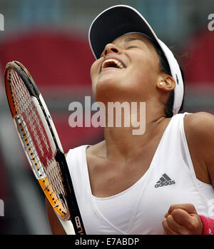 Serbian tennis pro Ana Ivanovic cheers winning her quarter-finals match against Swiss Patty Schnyder at the Qatar Telecom German Open in Berlin, Germany, 11 May 2007. Ivanovic defeats Schnyder 7-5, 3-6, 6-4 and moves up to the semi-finals. Photo: Wolfgang Kumm Stock Photo