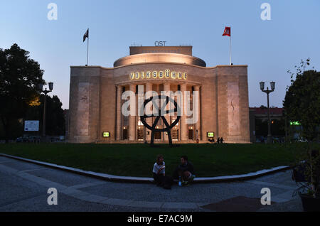 Berlin, Germany. 04th Sep, 2014. The Volksbuehne at Rosa-Luxemburg-Platz in Berlin, Germany, 04 September 2014. Photo: JENS KALAENE/dpa/Alamy Live News Stock Photo