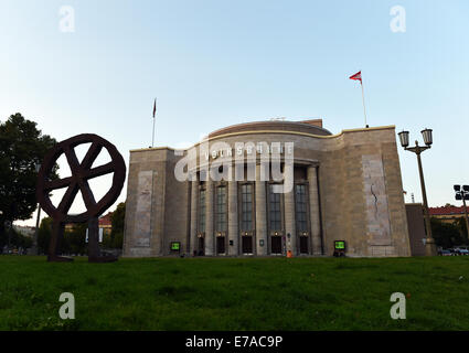 Berlin, Germany. 04th Sep, 2014. The Volksbuehne at Rosa-Luxemburg-Platz in Berlin, Germany, 04 September 2014. Photo: JENS KALAENE/dpa/Alamy Live News Stock Photo