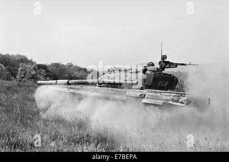 Hungarian army, armored brigade of Tata, Soviet built T 72 tanks (may 1990) Stock Photo