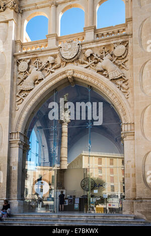 The Column of Saint Oronzo reflected in the window of The Palazzo del Seggio,  Lecce, Puglia, Italy Stock Photo