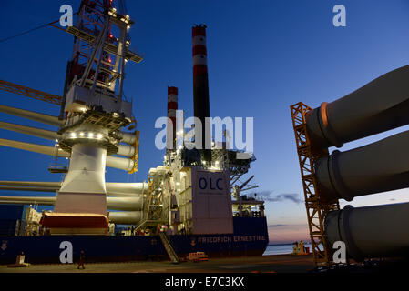 GERMANY Bremerhaven, shipping of SENVION rotor blades for wind turbines of RWE Innogy offshore wind park in the North Sea with OLC special ship Stock Photo