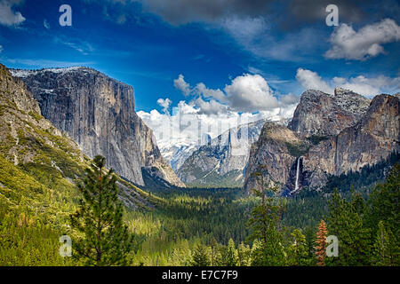 The view of the Yosemite Valley from the tunnel entrance to the Valley. Yosemite National Park, California Stock Photo
