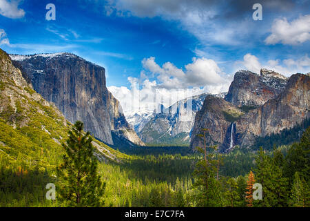 The view of the Yosemite Valley from the tunnel entrance to the Valley. Yosemite National Park, California Stock Photo