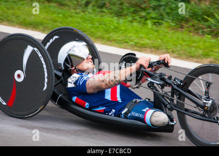 Queen Elizabeth Olympic Park, London. September 13th 2014. Great Britain's Joseph Townsend powers his way to a silver medal in the IHB2 category as wounded servicemen and women from 13 different countries compete for sporting glory during the cycling competition at the Invictus Games. Credit:  Paul Davey/Alamy Live News Stock Photo