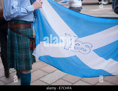 Glasgow, Scotland, UK. 13th September, 2014. A yes supporter campaigning in a tartan kilt with a flag during the lead up to the Scottish independence referendum on Buchanan Street, Glasgow, Scotland on Saturday 13th September 2014 Credit:  Iona Shepherd/Alamy Live News Stock Photo