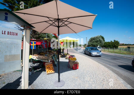 Roadside fruit stand in Le Bessin in Normandy, France EU Stock Photo