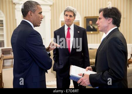 US President Barack Obama talks with Secretary of State John Kerry and Tony Blinken, Deputy National Security Advisor, right, at the conclusion of their meeting in the Oval Office of the White House July 18, 2014 in Washington, DC. Stock Photo